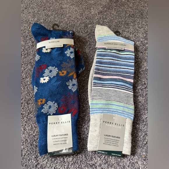NWT 2 Pair Mens Perry Ellis Floral Blue and Striped Blue Gray Dress Socks 7-12 - Picture 2 of 6